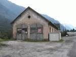 Ferrovia Mesolcinese(ehem.Bellinzona-Mesocco Bahn,BM/RhB)Ehemalige 2 stndige Remise in Mesocco/GR am 21.07.02