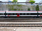 SBB - Zwischenwagen 2  Kl. B 93 85 2 501 001-4 vom neustem SBB Triebzug RABe 501 001 abgestellt im Bahnhof von Spiez am 27.05.2017