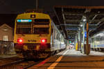 RBDe 566 238 + AB 50 85 39-35 423-5 + ABt 938 am ex RM Bahnsteig in Thun. Speziell an dieser Komposition ist der im ehemaligen Golden Pass RBDe eingereihten Einheitswagen 1 AB, welcher nun deklassiert wurde.