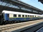 Prestige Continental Express - Personenwagen  Le Salon Bleu  ARmz 61 85 08-90 200-3 im Bahnhof von Lausanne am 07.06.2015