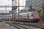 Einfahrt am 25.10.2014 von Bt 50 85 26-94 925-2 zusammen mit Re 460 014-4  AIR 14  in Basel SBB.