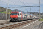 Steuerwagen Bt 50 85 26-94 920-3 durchfährt den Bahnhof Gelterkinden.