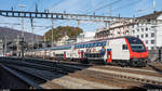 IC 2000 als IR 17 Zürich - Bern am 25. Oktober 2019 bei der Ausfahrt aus Olten. Seit diesem Tag werden die ersten modernisierten IC-2000-Wagen planmässig eingesetzt. Das IC-2020-Refitprogramm bereits durchlaufen haben in diesem Zug der Bt, ein B, sowie ein A und der AD.