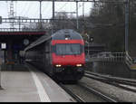 SBB - IR nach Basel an der Spitze der Steuerwagen Bt 50 85 26-94 900-5 im Bahnhof von Rheinfelden am 31.01.2021