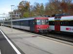 RE 2618 bei Einfahrt in Coppet. Im Hintergrund sieht man eine Domino Komposition (Regio Coppet - Lancy-Pont-Rouge), diese hat die letzten NPZ aus der Region Genf abgelst, 06.11.2010.