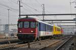 Messzug mit der Re 4/4 II 11149 durchfährt den Bahnhof Muttenz. Die Aufnahme stammt vom 13.02.2015.