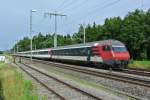 Der noch grüne Bt IC 50 85 28-94 936-7 an der Spitze des RE 3232 bei Hindelbank, 04.07.2014.