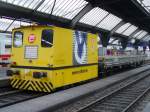 Baufirma Marti - Rangier Robot mit einem Tschechischen Gterwagen Typ.Res im Hauptbahnhof von Zrich am 12.10.2007 