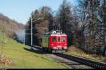 Der moderne BDeh 3/6 25 der Rorschach-Heiden-Bergbahn ist derzeit in Revision, so dass bis im Februar der BDeh 2/4 24 von 1967 den gesamten Verkehr abwickelt. 
Am 7. Dezember 2015 fährt der Triebwagen bei Schwendi talwärts und wird in Kürze in den Nebel eintauchen.