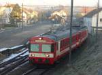 Steuerwagen Bt 50 47 29-03 921-5 mit Triebwagen BDe 4/4 577 101-9 bei der Ausfahrt aus dem Bahnhof von Bonfol am 02.02.07