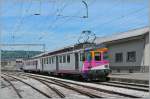 Der ex MThB ABDe 4/4 nun bei der TPF als 535 176-6 in Bulle unterwegs als Regionalzug nach Romont.
Das zugeschnittene Bild wurde in der Freiverladezone des Gterbahnhofs am 19. Juni 2008 ausserhalb der Gleise erstellt.
