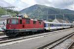 Der Ersatzzug der OeBB miit der Re 4/4 III 11350 am 16.7.23 im Bahnhof Balsthal abgetsellt.