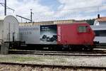 Die ex. SOB Re 456 095  100 Jahre Strecke Romanshorn - Uznach  Vollwerbung am 16.7.23 beim Bahnhof Balsthal abgestellt.