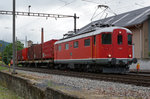 OeBB: Bereitstellung des Kehrichtzuges mit der Re 4/4 I 10016, ehemals SBB, in der Güteranlage Balsthal am 14.