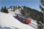 Der RB BDhe 2/4 N° 3 (1937 SLM/BBC) schiebt seinen Vorstellwagen kurz nach der Station Rigi Staffel Richtung Kulm. 
Da die Bahn von Vitznau und jene von Arth Goldau in Konkurrenz standen, hat auf dem Streckenabschnitt Rigi Staffel - Rigi Kulm jede Bahn ihr eigenes Trasse gebaut.
24. Feb. 2018