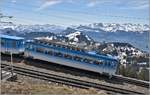 Bhe 2/4 13 und Bt 23 haben soeben Rigi Kulm Richtung Arth Goldau verlassen.