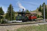 Im Sommer 2009 ist die H 1/2 7 auf der Rigi unterwegs, hier am 21.5.09 zwischen Rigi Kulm und Rigi Staffel.