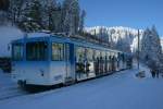 Als Zug 129 die Station Rigi-Klsterli verlsst, hat die Sonne diesen untersten Punkt des Skigebietes noch nicht erreicht.