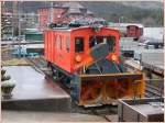 Arbeitslose Schneeschleuder He 2/3 Nr.8 der Rigibahnen vor dem Bahnhof Arth-Goldau.