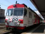 Appenzeller Land 2008 - Als S11 von St. Gallen nach Appenzell ist am 09.05.2008 der BDeh 15 in Gais unterwegs. Der Triebwagen trgt eine Vollreklame fr die Axo-Gruppe, eines der fhrenden schweizer Energieunternehmen.
In Krze wird der Zug sich in einer engen 180-Kurve wieder nach Westen wenden. In der Satelitenansicht der Karte ist die Kurve sehr gut zu erkennen. Gais, 09.05.2008