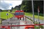 Zur Querung der Hauptstrasse geht der Zug kurz in die Horizontale ohne Zahnstange. Nachwievor genügt hier ein Andreaskreuz und ein Pfeiffsignal zum Überqueren der viel befahrenen Strasse. (21.09.2014)