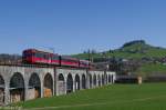 Am 19. April 2015 fährt ein Zug der Appenzeller Bahnen geführt von BDeh 4/4 13 von St. Gallen her kommend kurz vor seinem Ziel Appenzell über den Viadukt am Rande des Städtchens.