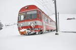 Ein Triebwagen (Abt + B + BDeh 4/4) der Appenzellerbahn kurz vor dem Bahnhof Urnäsch.
Foto aufgenommen am 8.1.2107