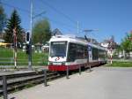 Bodensee 2008 - Von St. Gallen aus fhrt eine gut 10 km lange Stichstrecke nach Trogen. Hier werden seit einiger Zeit moderne Triebwagen der Gattung Be 4/8 eingesetzt. Triebwagen 32 ist am 12.05.2008 in Speicher nach St. Gallen unterwegs.