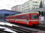 BDe 4/8 24 schiebt den BDe 4/8 21 ins Depot Speicher.
Diese beide Fahrzeuge waren lange in St. Gallen abgestellt und sind jetzt wieder in Speicher zurck.
Am Aussenspiegel war bei der 21 ein Tafel mit dr Aufschrift
 Reparatur  befestigt. Wenige Tage nachher gingen sie nach Sdtirol. Aufnahmedatum 31.03.09.
