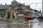 ASm: Morgenstimmung in Aarwangen am 1. September 2017.
Be 4/4 304 vor passender Kulisse bei strömendem Regen.
Foto: Walter Ruetsch  