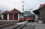 ASm: Morgenstimmung in Wiedlisbach am 1. September 2017.
Be 4/4 304 anlässlich der letzten Zugskreuzung mit einem STAR in Wiedlisbach.
Ab dem Jahr 2008 wurden die neun Be 4/4 101, 102, 103, 104, 107, 301, 302, 303 und 304 schrittweise durch die neuen Niederflurtriebwagen Be 4/8 STAR von Stadler Rail abgelöst. 
Foto: Walter Ruetsch  
