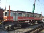 asm - Verlad in Tuffelen auf die Strasse fr in den Abruch Triebwagen Be 4/4  524 ... Bild vom 28.07.2008