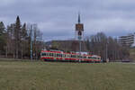 Dunkle Wolken waren am 10.02.2018 über dem Waldenburger Tal aufgezogen, als BDe 4/4 Nr. 14 mit zwei Steuerwagen als R3152 auf dem Weg von Liestal nach Waldenburg war. Kurz vor dem Bahnhof Oberdorf wird dabei die Kirche St. Peter passiert.