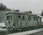 Die alten Lokomotiven der Berner Oberland Bahn - Lok 27: Diese Lok wurde vermutlich als erste verschrottet. Hier steht sie mit einem fensterlosen Wagen in Grindelwald, Sommer 1963. 