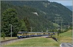 Ein BOB Regionalzug zwischen Wilderswil und Zweilütschinen auf der Fahrt nach Lauterbrunnen bzw.