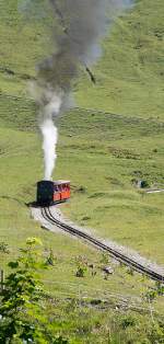 BRB Lok6 mit Wagen B16 und B26 durchfahren die Chüemad bergwärts, 16. Juli 2011, 11:31