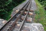 Speziell fr Armin nochmals ein BRB-Schienenbild: Mini-Brcke mit Holz-Schwellen, dahinter folgen die Y-Schwellen. Whrend Daniel Blatter da einfach drber luft, muss ich es zwangslufig auf allen Vieren probieren... 13. Juli 2012, 14:50