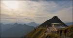 . Bahnbildergipfeltreffen in Brienz - Abenstimmung am Rothorn. Die BB Fotografen Daniel, Hans und Heinz begeben sich zum Berghaus Rothorn Kulm und freuen sich auf das exzellente Abendessen. 27.09.2013 (Jeanny)