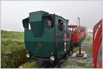 Der zweite Zug mit Lok 14 und einem Oldtimer Personenwagen stampft vorbei. (20.06.2016)