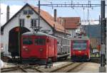 In Tramelan ist der BDe 4/4 621 abgestellt und ABe 2/6 633 fhrt als R137 nach Tavannes. (16.05.2009)