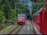 Kreuzung mit dem Be 2/6 631 und einem Zug von La Traction mit Lok E 164 am 4.