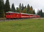 CJ: Verstärkter Regionalzug mit Gütertriebwagen De 4/4 II 411, B 752, ABDt 721, ABt 722, und dem BDe 4/4 II 612 auf der Fahrt nach La Chaux-de-Fonds am 21. Oktober 2016.
Foto: Walter Ruetsch
 