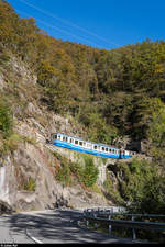 Historische Fahrten auf der Centovallina zwischen Locarno und Camedo mit dem FART ABDe 6/6 31 und zwei AB-Wagen am 11. Oktober 2020. Hier zwischen Corcapolo und Verdasio.