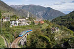 Historische Fahrten auf der Centovallina zwischen Locarno und Camedo mit dem FART ABDe 6/6 31 und zwei AB-Wagen am 11. Oktober 2020. Hier ausgangs Intragna.