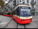 Forchbahn - Be 4/6 64 am Schluss Zuges nach Esslingen beim Bhf. Zürich Satdelhofen am 11.11.2023