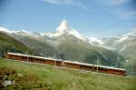 MGB GGB - Regionalzug 235 von Zermatt nach Gornergrat am 29.06.2007 bei Riffelboden mit Bhe 4/8 3084 + Bhe 4/8 3083 - Blick: Matterhorn  