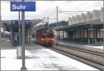 Neuer gemeinsamer Bahnsteig in Suhr zwischen der schmalspurigen AAR und der SBB. (13.12.2010)