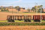 Ein paar Details zu den Zuckerrübentransporten auf der MBC (ehemals BAM) am 17.Oktober 2017: Ein auf 4 Rollböcken aufgebockter Güterwagen unterwegs zu den Rüben, bei Chigny.