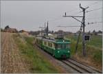 120 Jahre BAM (MBC) - Die Fahrzeug-Parade Apples - Bière: Den Anfang machte der eigentlich  verkehrt rum gereihte , für die Parade aber passende BAM Regionalzug 112 mit dem Be 4/4 N° 12 an der Spitze. 
Die Aufnahme entstand kurz nach Apples am 24. Okt. 2015