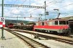 GDe 4/4 102 an der Rollbockgrube in Bulle (13. Mai 1993). Links hinten Te 2/2 11.